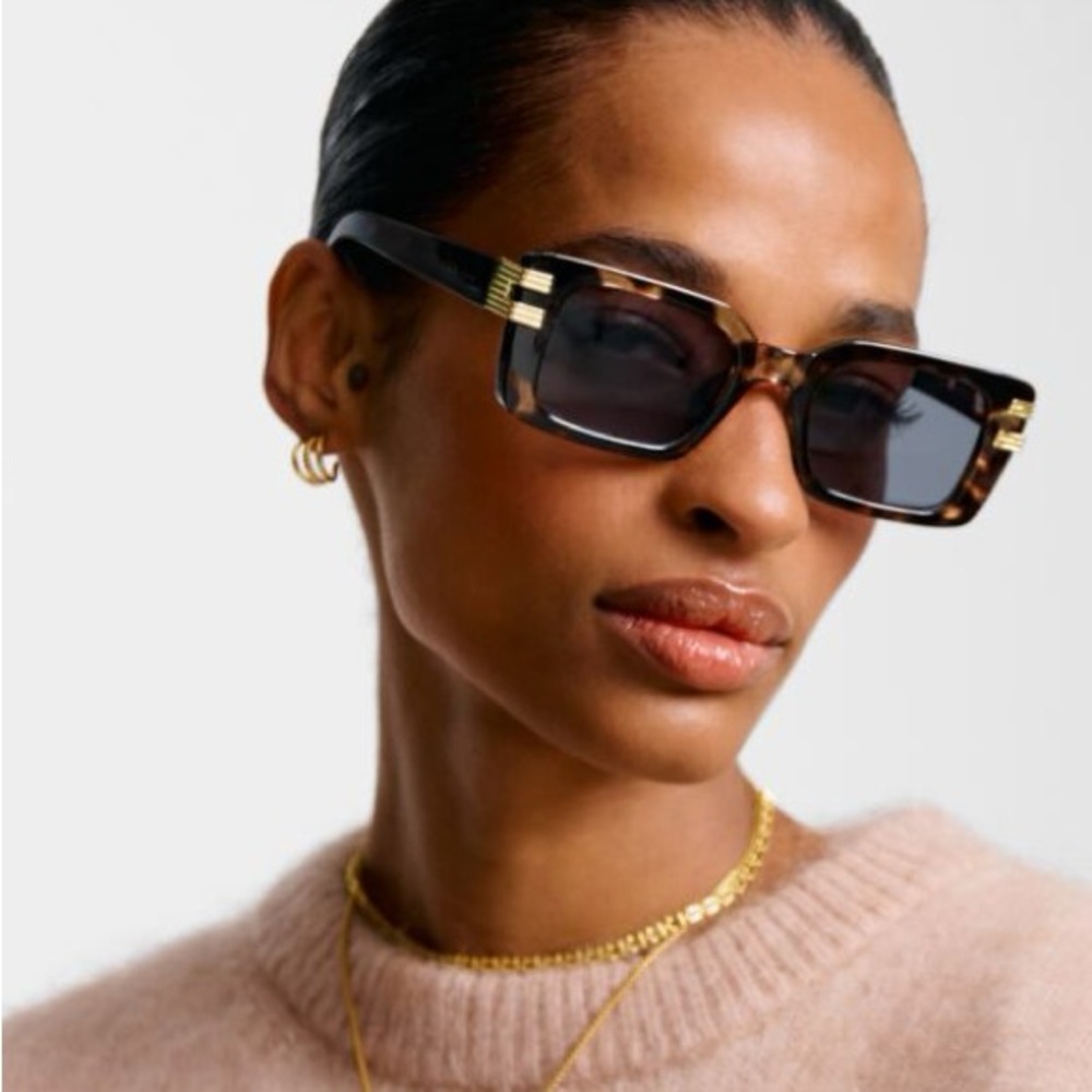 Tortoiseshell Rectangular Sunglasses with Gold Ac… - image 3